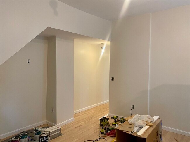 Building Photo - 126 Thorndike St