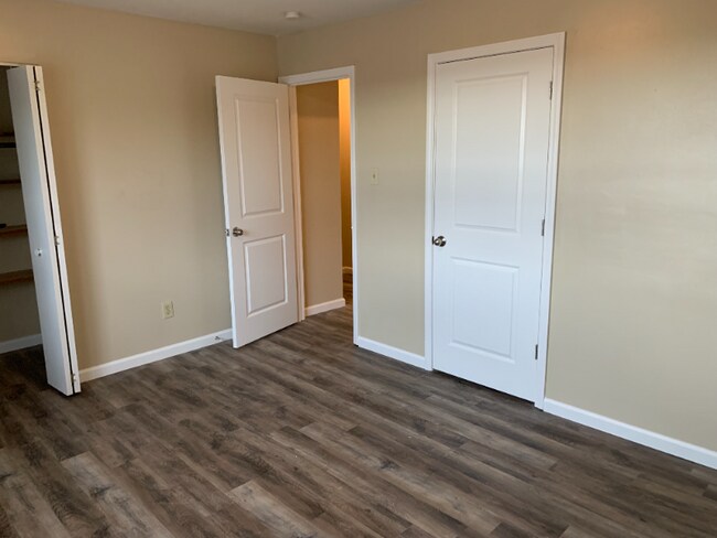 Building Photo - 2 W Academy Dr