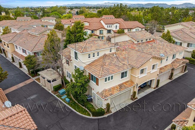 Building Photo - Spacious & Stylish 3 Bed/3.5 Bath Home In Temecula's Harveston Lake Community!