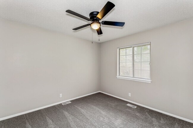 Building Photo - Coming Soon! WEST Side Duplex for rent! Spacious 3 bed/2 bath duplex for rent