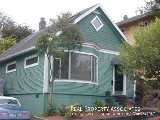 Building Photo - 2915 E Alder St