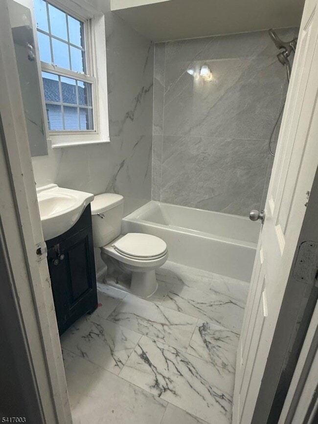 Building Photo - 335 Broadway