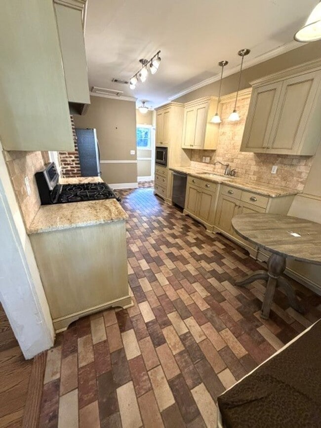 Building Photo - Beautiful and Spacious Home in Historic Bellwood in Downtown Northport