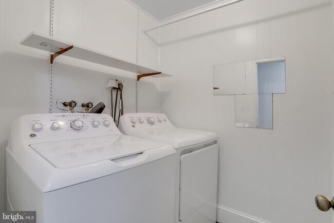 Building Photo - 3369 S Stafford St