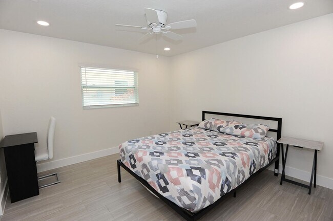 Building Photo - ANNUAL RENTAL Naples Park 3 Bedroom // 2 Bathroom Single Family Home