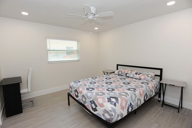 Building Photo - HIGH SEASON 2025: Naples Park 3 Bedroom //...