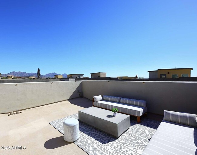 Building Photo - 7464 E Paraiso Dr