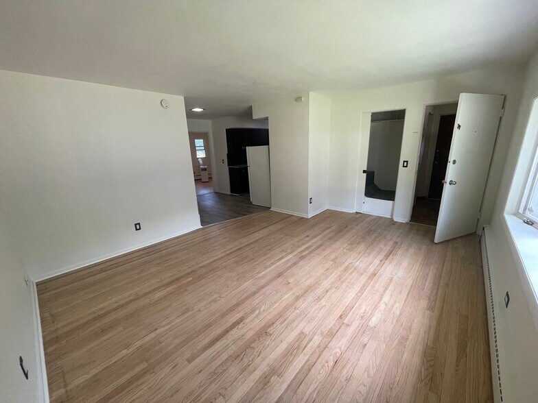 Building Photo - 1505 Steensland Dr