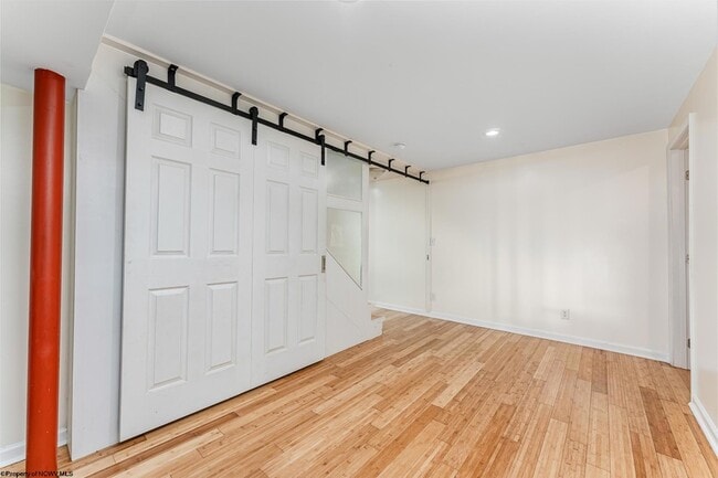 Building Photo - 670 Killarney Dr