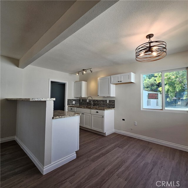 Building Photo - 861 N San Gorgonio Ave