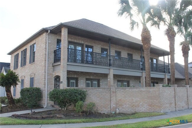 Primary Photo - 6001 Country Club Dr
