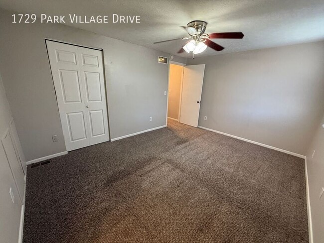 Building Photo - 1729 Park Village Dr