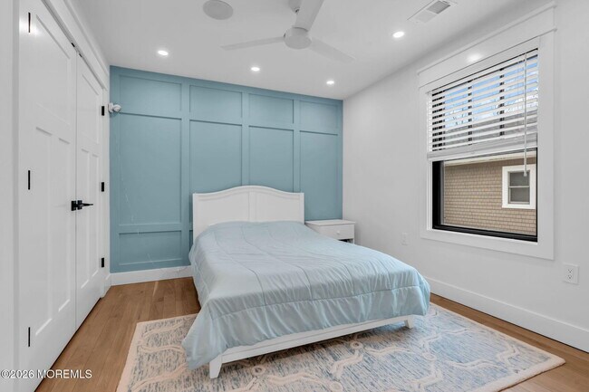 Building Photo - 2017 5th Ave