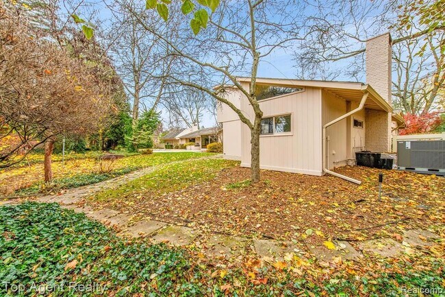 Building Photo - 5760 Snowshoe Cir