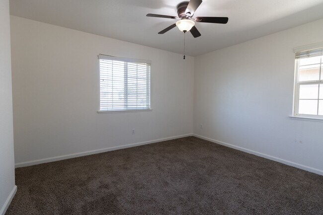 Building Photo - Price Reduced