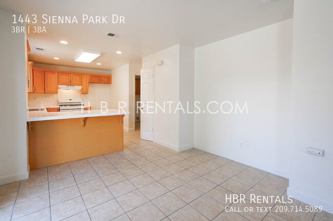 Building Photo - 1443 Sienna Park Dr