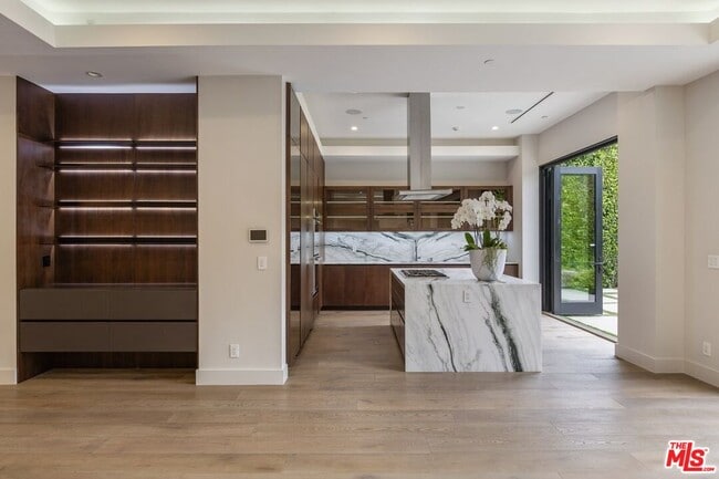 Building Photo - 6361 Drexel Ave