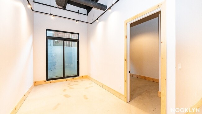 Building Photo - 255 18th St