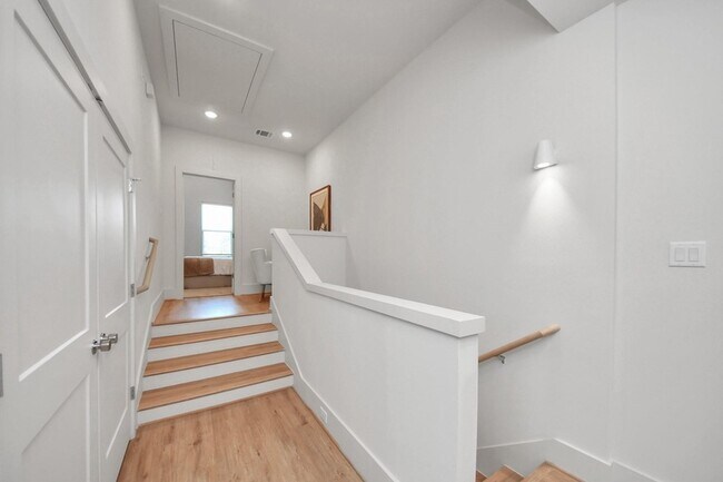 Building Photo - 1043 Glen Avenue