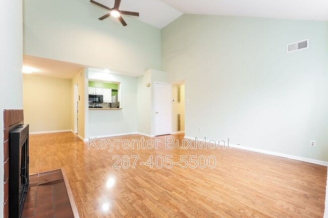 Building Photo - 654B Woodford Ln