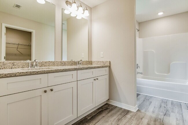Building Photo - Contemporary Living in Milton!