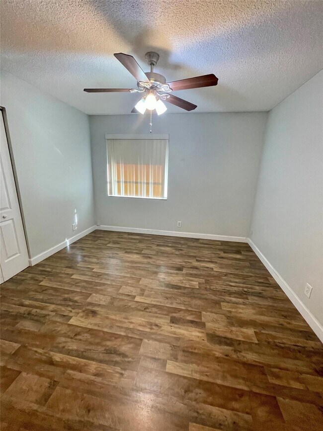 Building Photo - 5512 N Park Rd