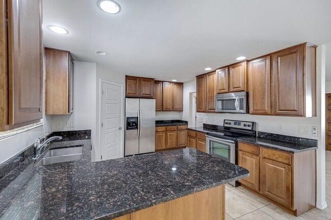 Building Photo - Spacious & Stylish 4/2 – Just  2 Miles fro...