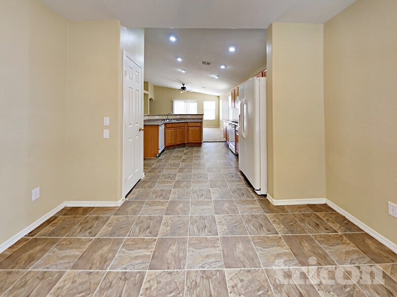 Building Photo - 17271 W Ashley Dr