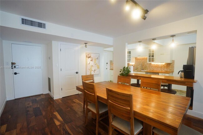 Building Photo - 18031 Biscayne Blvd