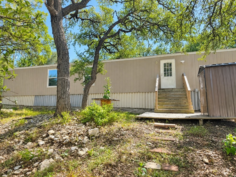 Building Photo - 127 Quail Run St