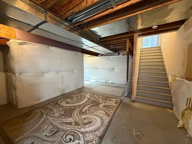 Building Photo - Spacious and Bright 3BD Home in Denver - Available Now
