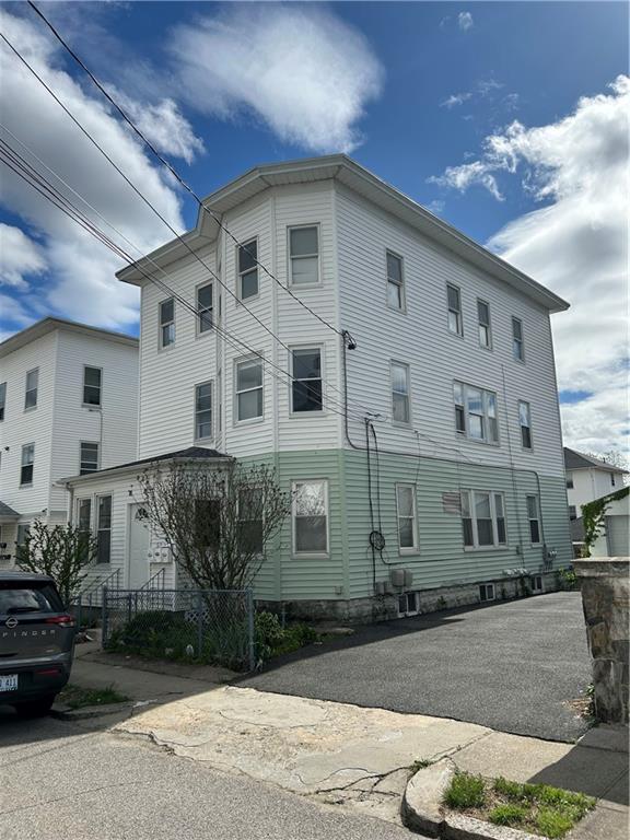 Building Photo - 38 Larch St