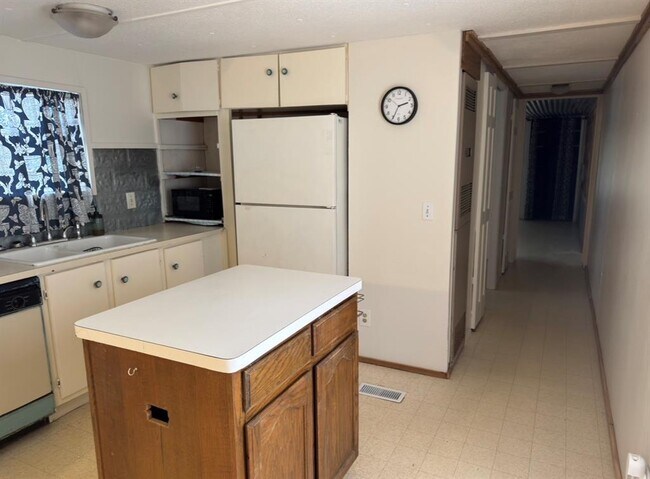 Building Photo - 301 Whitetail Ln