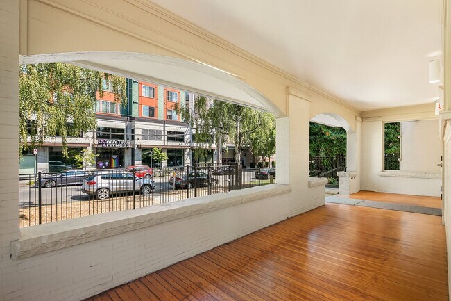 Building Photo - Roost on 17th - Rooming House