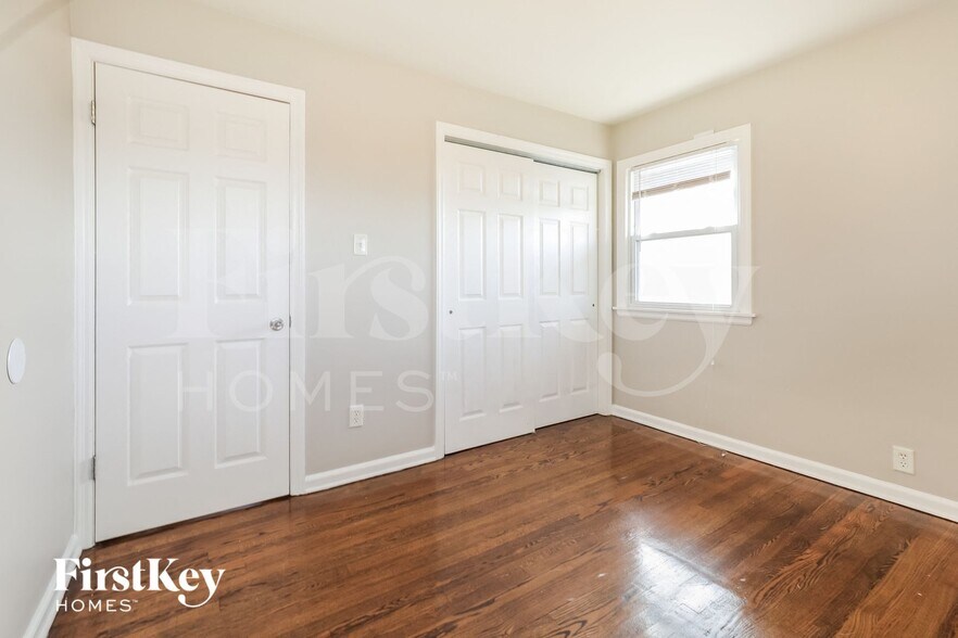 Building Photo - 461 Clyde Ave