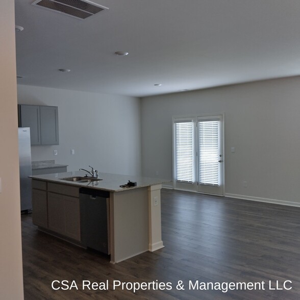 Building Photo - 8240 Bluewater Dr