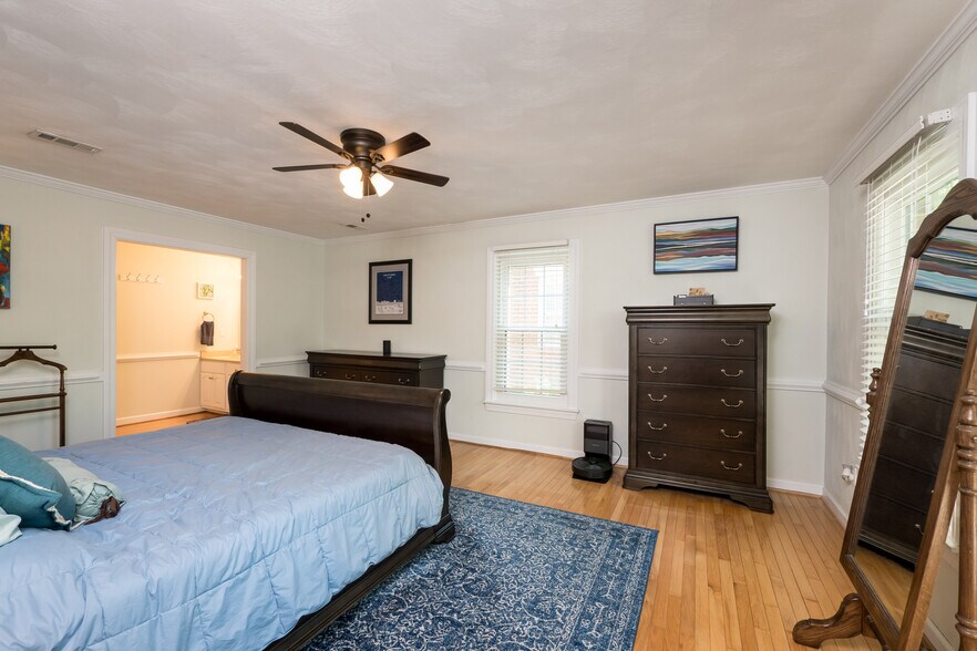 Building Photo - 338 W Olney Rd