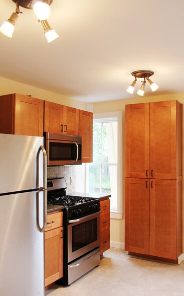 Building Photo - 39 Peru St