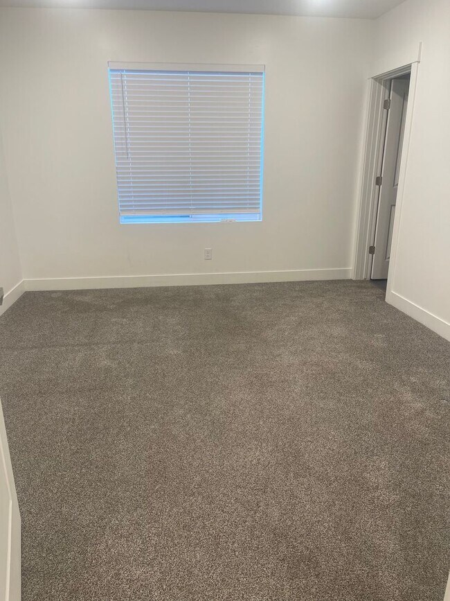 Building Photo - Lindon House