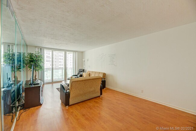 Building Photo - 3001 S Ocean Dr