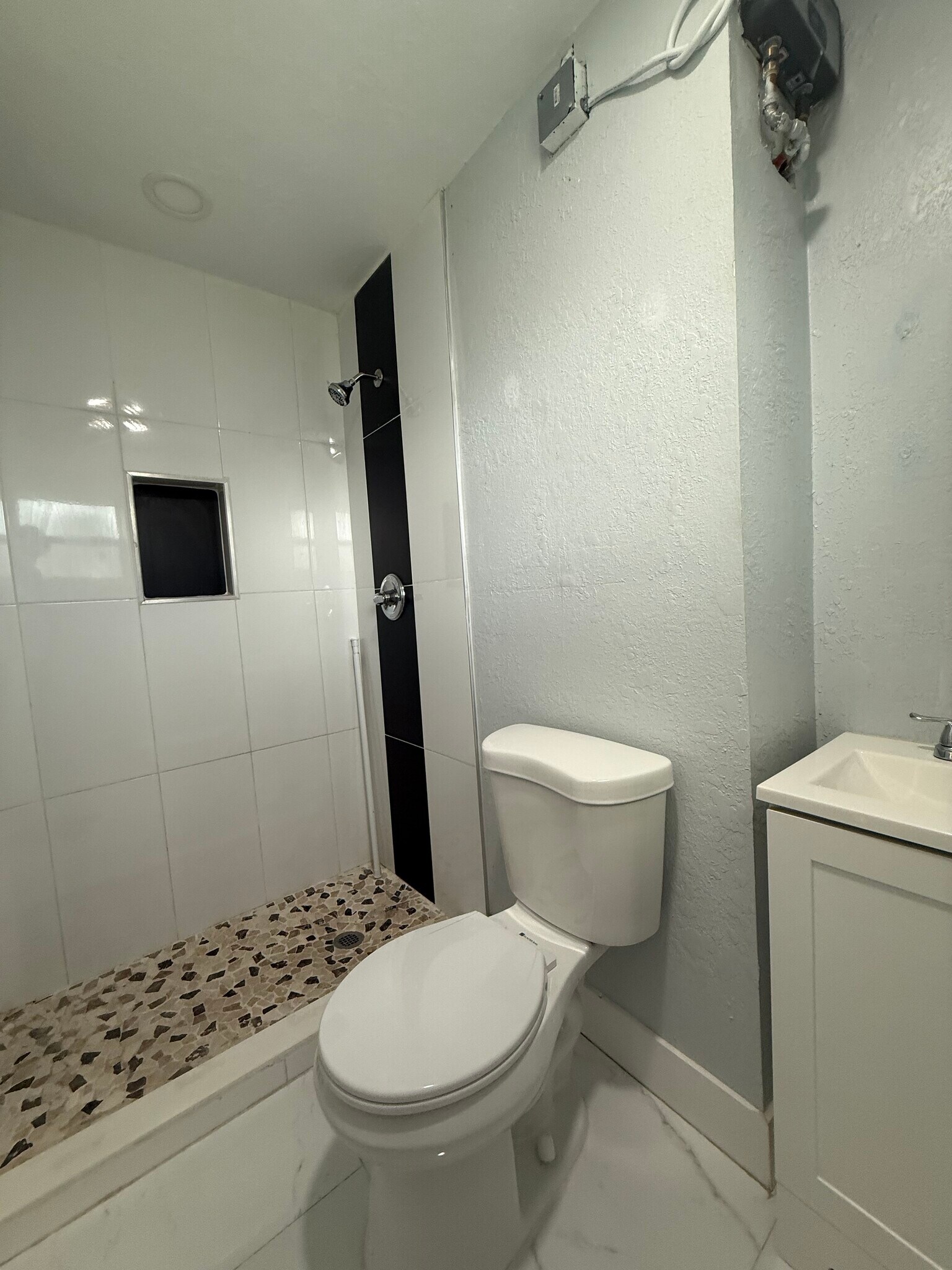 Master Bathroom - 614 N E St