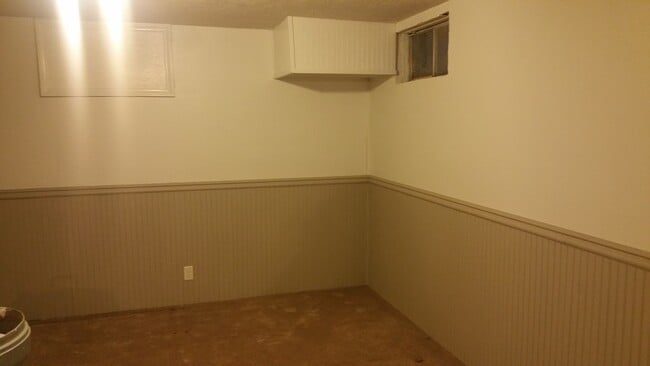 Building Photo - 135 E Ritter St