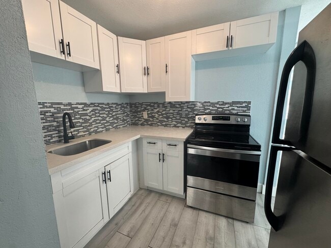 Building Photo - 518 49th St