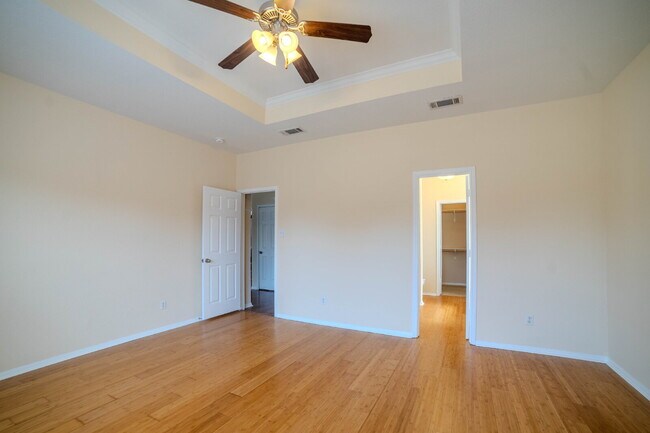 Building Photo - "Spacious 4-Bedroom Retreat with 2.5 Baths...