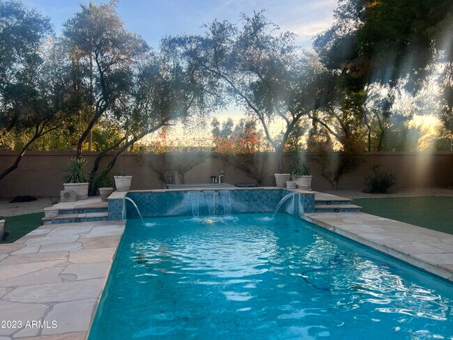 Building Photo - 4450 E Camelback Rd