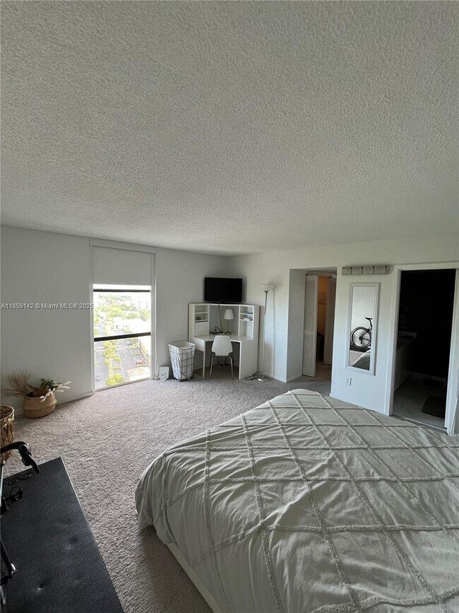 Building Photo - 13499 Biscayne Blvd