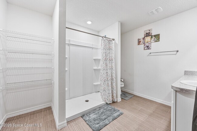 Building Photo - 1550 Leeward Ave SE