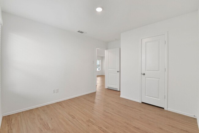 Building Photo - Single-story home in the highly sought-aft...