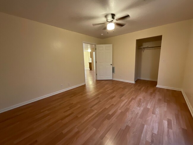 Building Photo - Spacious 2 Bedroom 1 Bath home W/ Fenced Y...