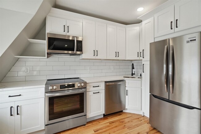 Building Photo - 405 Grand St